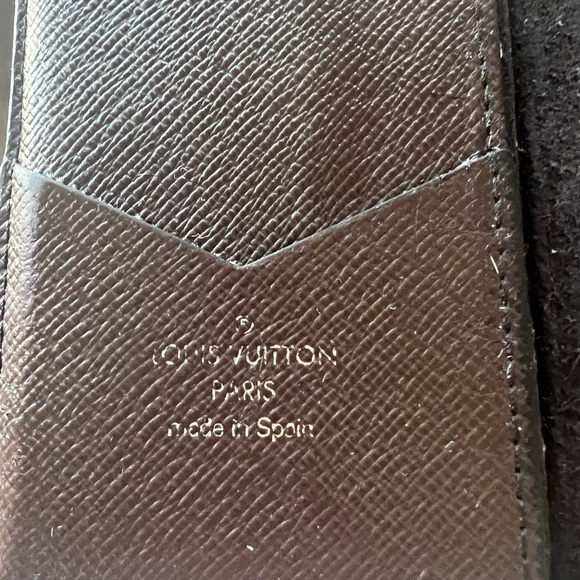 Louis Vuitton iPhone 8 and IPhone SE folio case - Picture 5 of 13